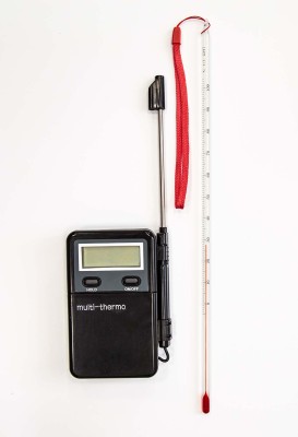 Термометры предназначены для измерения температуры сыпучих и жидких веществ.  Комплект содержит обычный (жидкостной) и цифровой термометры.