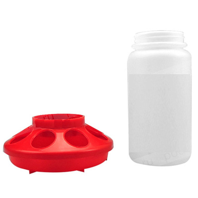 Кормушка вместимостью 1 кг с круглыми отверстиями предназначена для кормления кур.