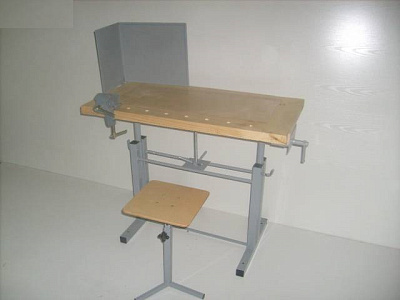 Верстак ученический комбинированный с тисками и струбциной, с защитным экраном и табуретом